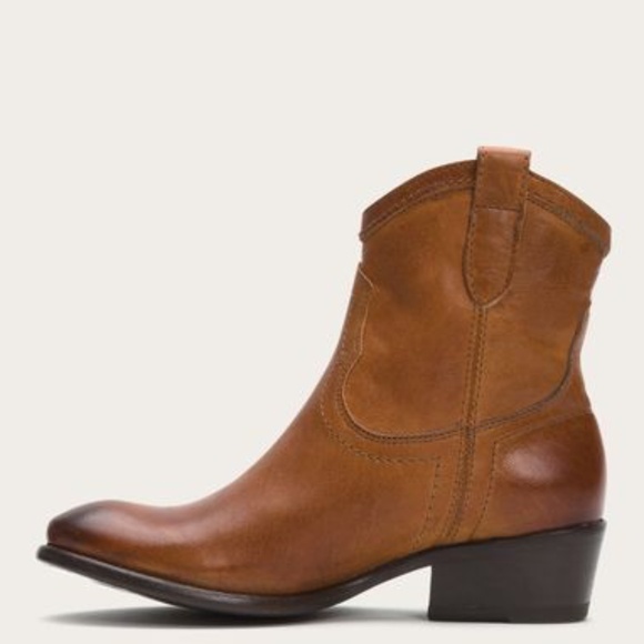 Frye Carson Shortie Cognac Ankle Boots - Worn Once for an Hour w/ Tags in Box - Picture 4 of 16
